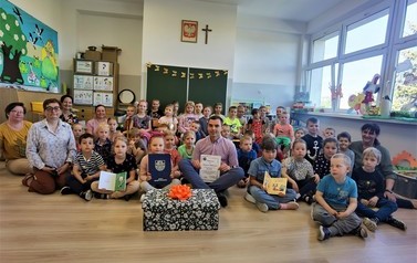 &bdquo;Burmistrz czyta przedszkolakom&rdquo; - czytamy w PP Nr 1