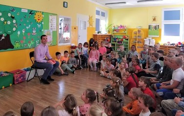 &bdquo;Burmistrz czyta przedszkolakom&rdquo; - czytamy w PP Nr 1