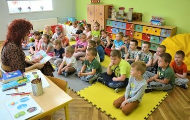 &bdquo;Burmistrz czyta przedszkolakom&rdquo;  - SP Brzezie