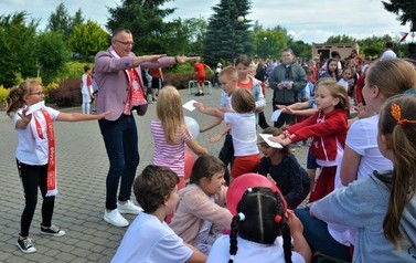 I Międzygminny Turniej Koszyk&oacute;wki Ulicznej oraz Szkolne Igrzyska Olimpijskie w SP Nr 1 w Brześciu Kujawskim 5