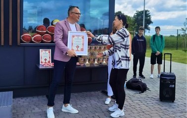 I Międzygminny Turniej Koszyk&oacute;wki Ulicznej oraz Szkolne Igrzyska Olimpijskie w SP Nr 1 w Brześciu Kujawskim 18