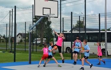 I Międzygminny Turniej Koszyk&oacute;wki Ulicznej oraz Szkolne Igrzyska Olimpijskie w SP Nr 1 w Brześciu Kujawskim 25
