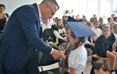 Ślubowanie klas pierwszych w SP w Brzeziu