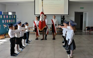 Ślubowanie klas pierwszych w SP w Brzeziu