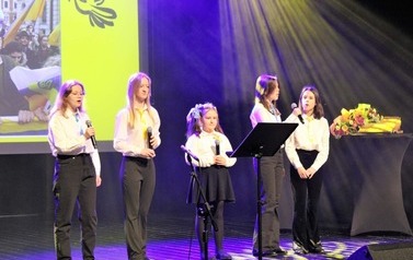Konkurs Plastyczny "Chodź, pomaluj m&oacute;j świat na ż&oacute;łto i na niebiesko"  5