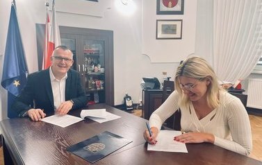 Podpisanie umowy na Urządzenie terenu rekreacyjno-sportowego w Dubielewie