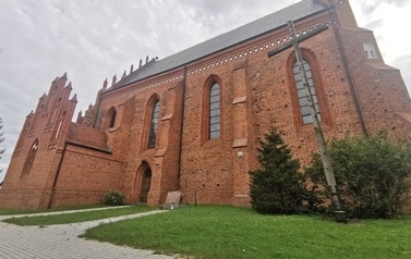 Zdjęcie przedstawia Kości&oacute;ł Parafialny w Brześciu Kujawskim