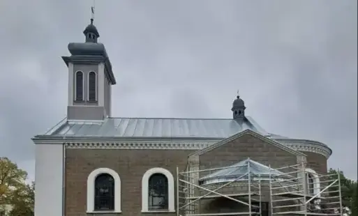 Zdjęcie do Informacja o rozpoczęciu prac budowlanych przy inwestycji pn. &bdquo;Remont dachu Kościoła Parafialnego pw. św. J&oacute;zefa w Brzeziu&rdquo; z Rządowego Programu Odbudowy Zabytk&oacute;w 