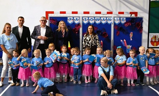 Zdjęcie do Pasowanie na przedszkolaka w &bdquo;Krainie Bajek&rdquo;